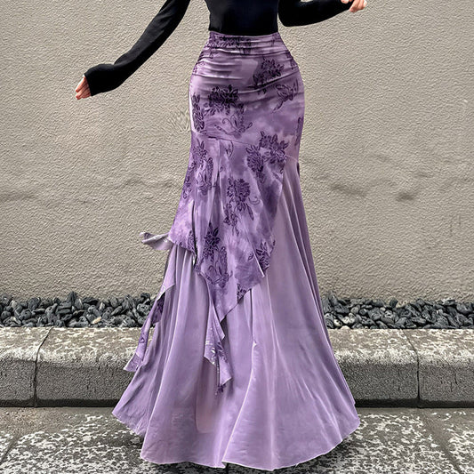 Sofistikerad asymmetrisk maxikjol med blommiga detaljer