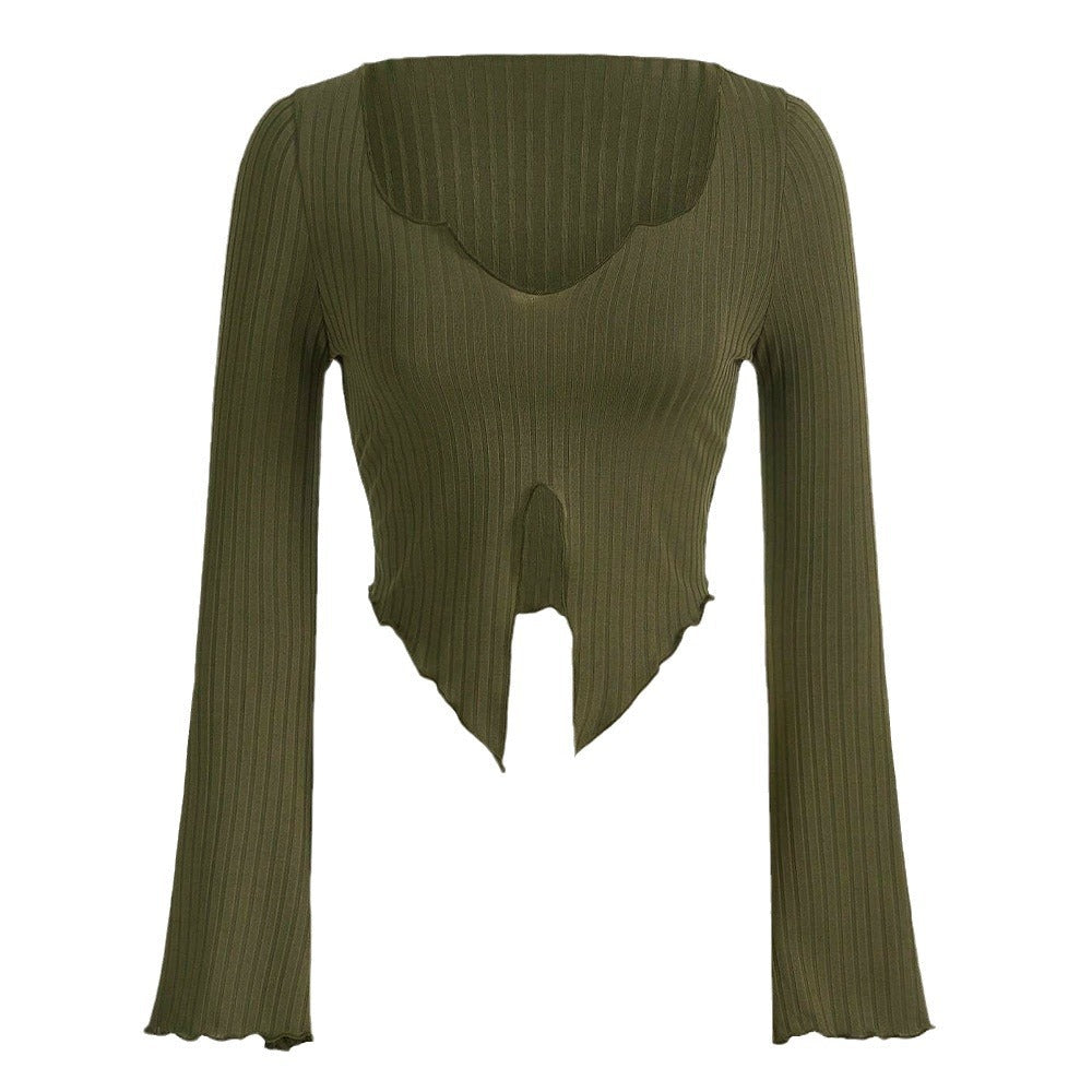 Sofistikeret cropped langærmet top med asymmetrisk kant og ruffle detaljer