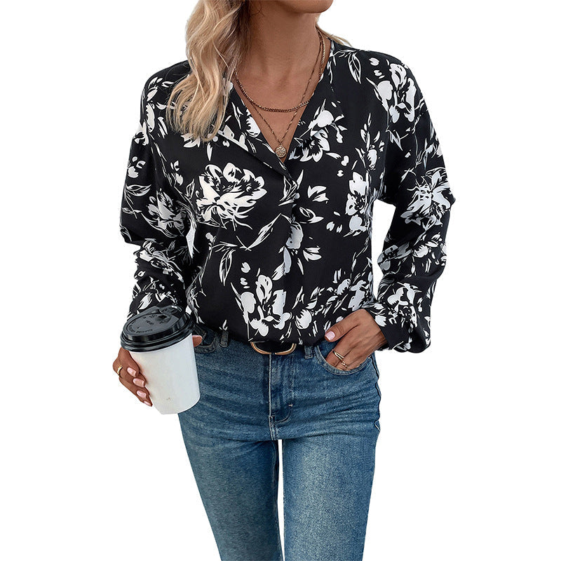 Blommönstrad blus med eleganta puffärmar från StilRamme
