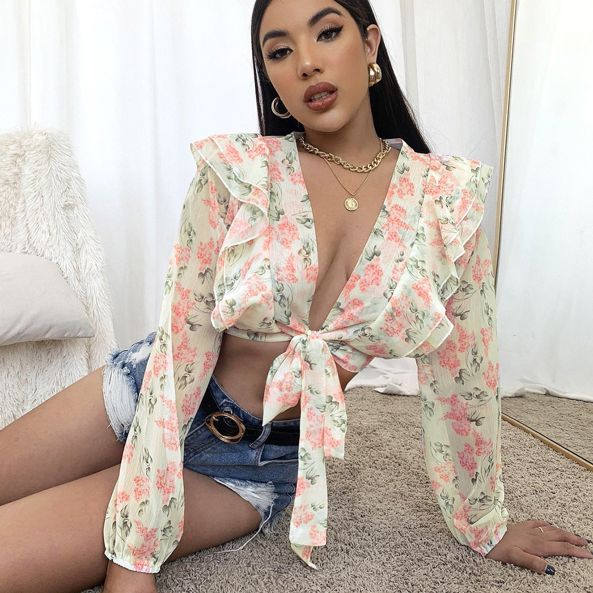 Feminine Bluse med Skønne Rynker og Blomsterprint
