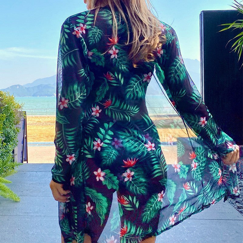 Blomstrande Bikiniset med Luftig Kappa för Stiliga Dagar