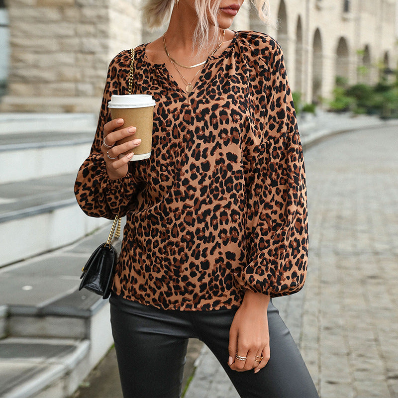 Chic Bluse med Dyreprint og Feminin Pufærme