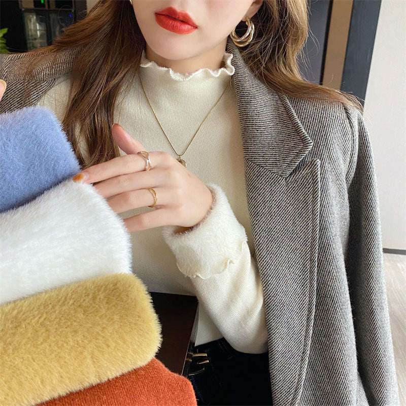 Chic cropped trøje med høj krave og feminine detaljer