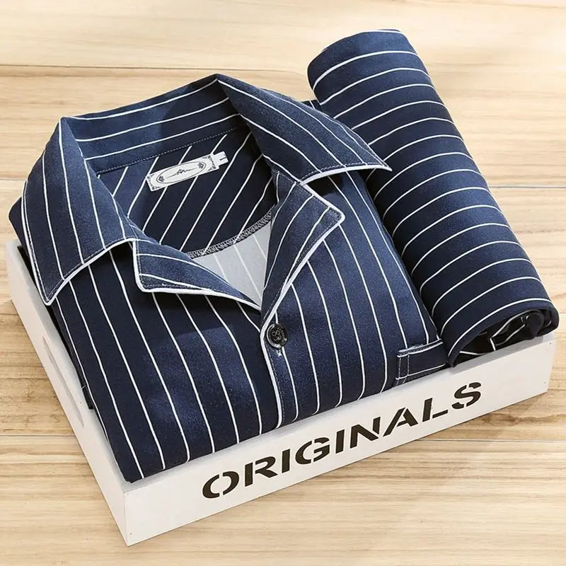 Elegant pyjamasæt med skjorte og knaplukning - Nova