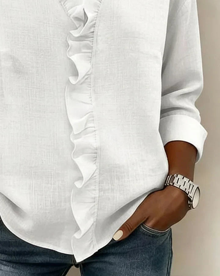 Signe | Chic Blus med V-ringning och Vackra Volanger