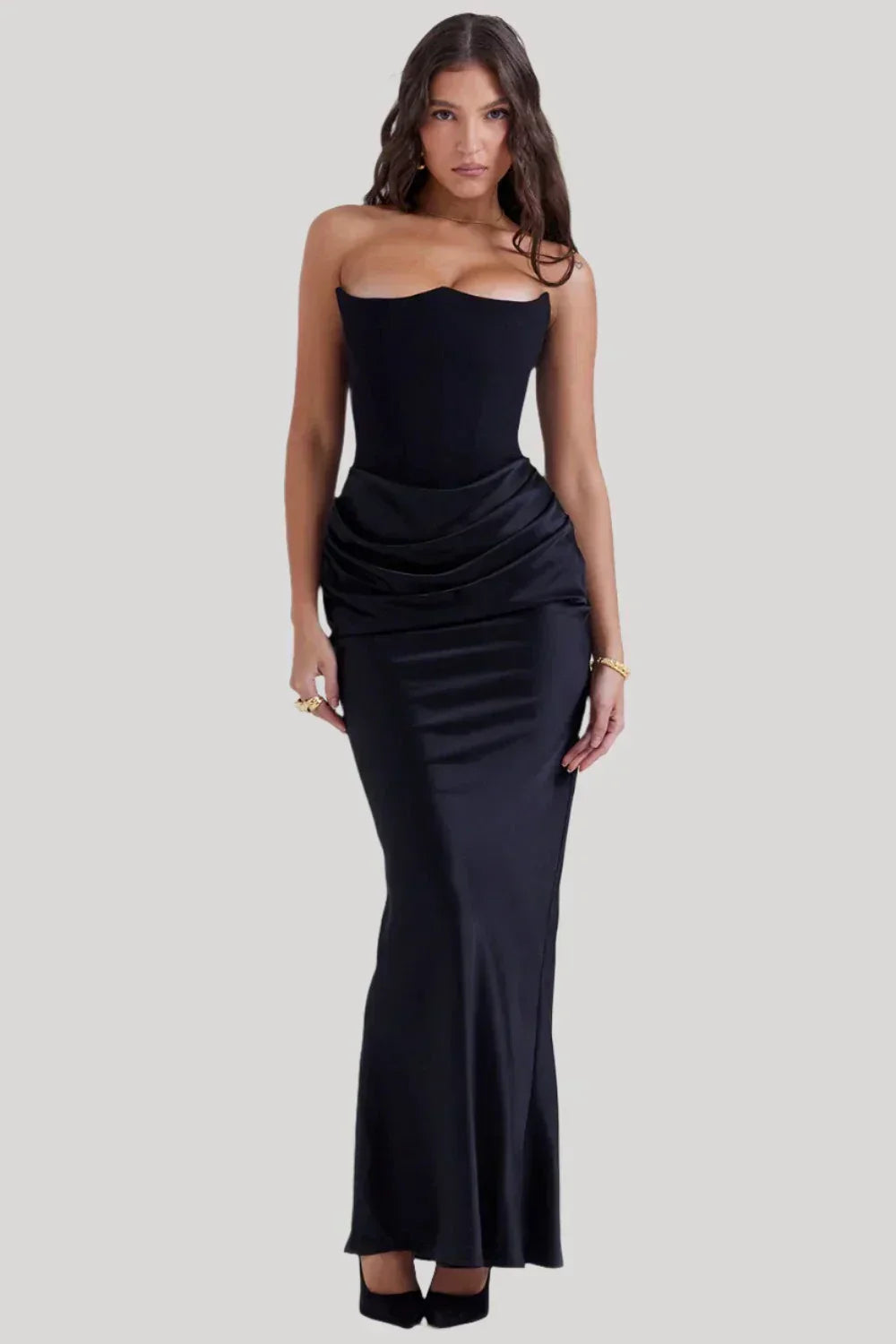 Astra | Maxiklänning i Lyxig Satin, Off-Shoulder, Glamourös