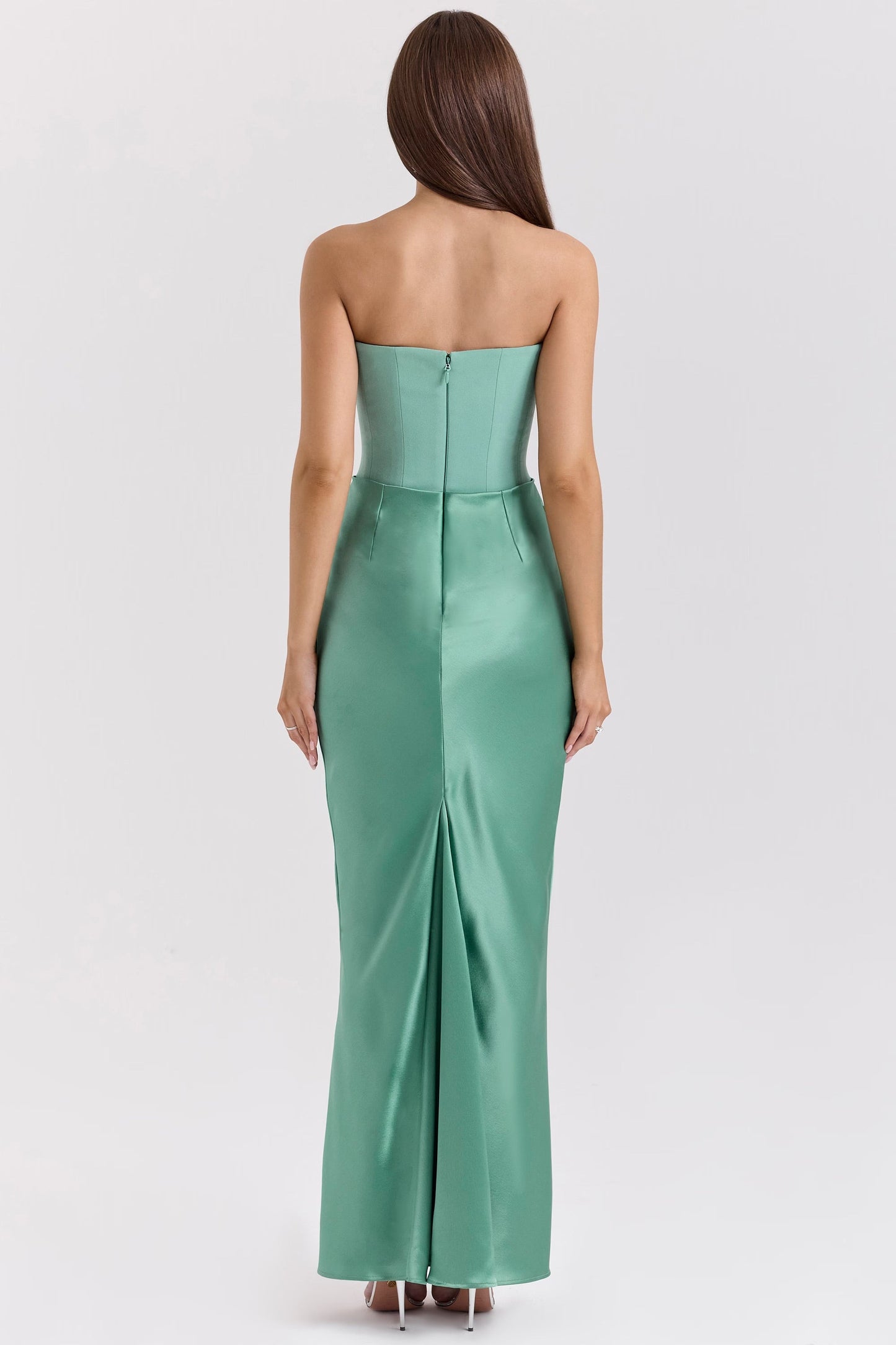 Astra | Maxiklänning i Lyxig Satin, Off-Shoulder, Glamourös