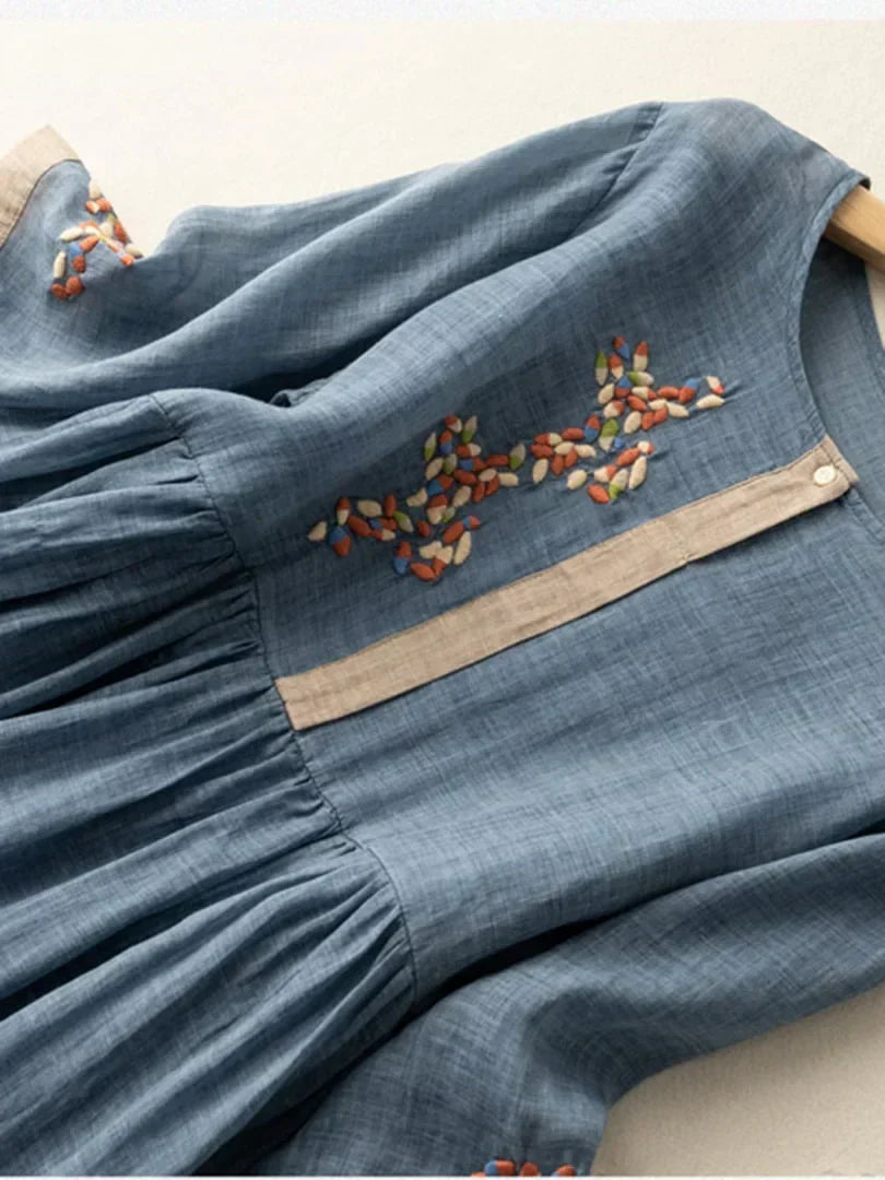 Selina - Broderad klänning i lätt och luftig kvalitet