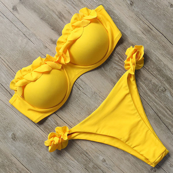 Bikiniset för kvinnor med volanger och push-up-effekt
