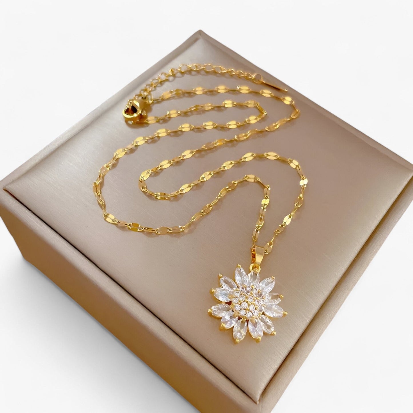 Luksuriøs Blomsterhalskæde med Zirkonia – Tidløs Elegance