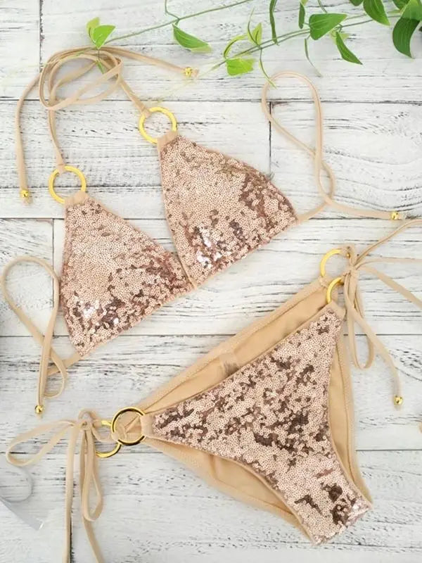 Snyggt bikini set för kvinnor med paljetter i guld och push-up bh
