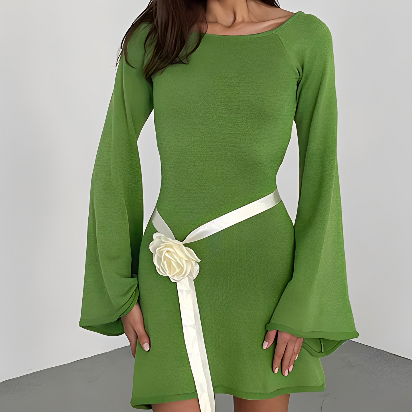 Elena - Stilrent och Elegant Sommarklänning med Långa Ärmar