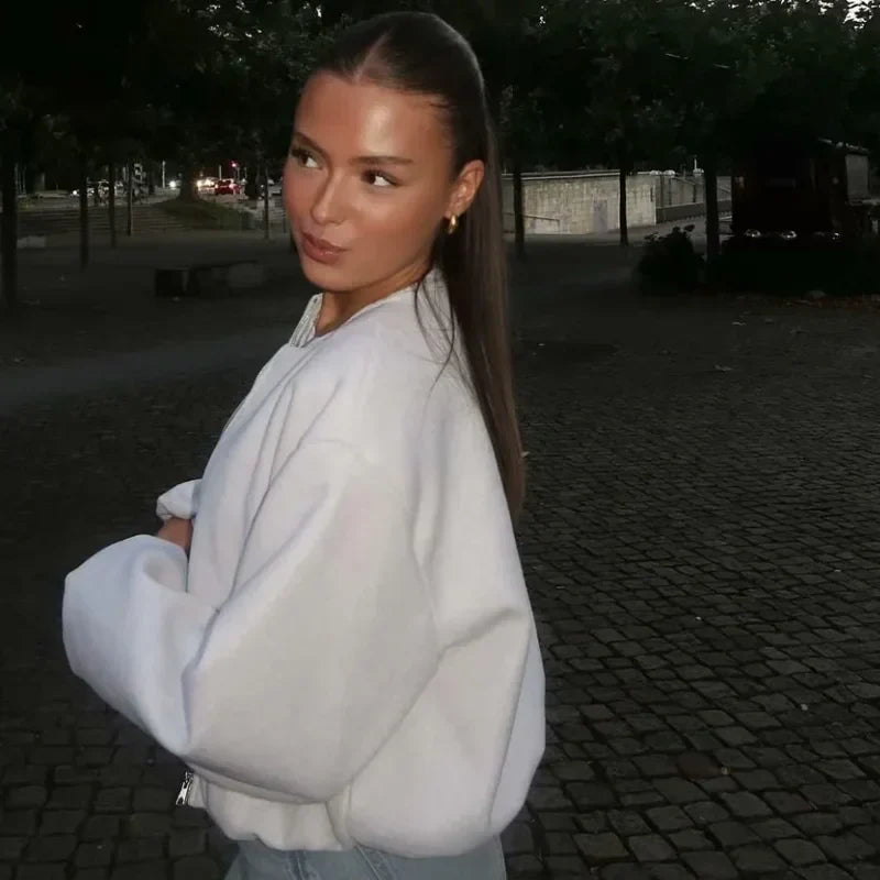 Damejakke med lynlås – Komfort og stil til hverdagsbrug