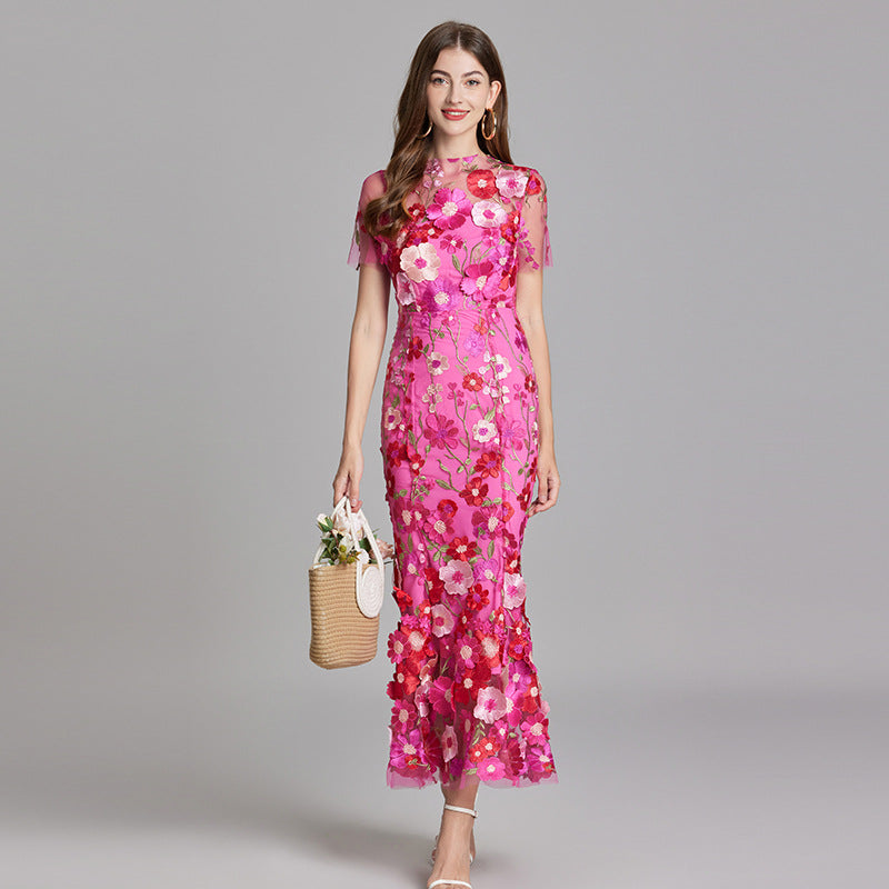 Livia | Elegant maxiklänning med blommigt mönster och transparens