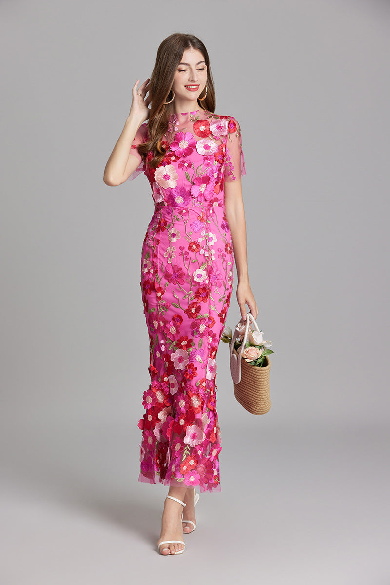 Livia | Elegant maxiklänning med blommigt mönster och transparens