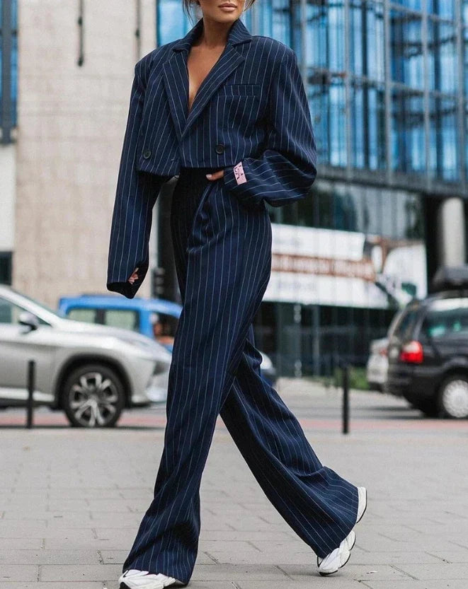Byxdress för kvinnor med randigt mönster