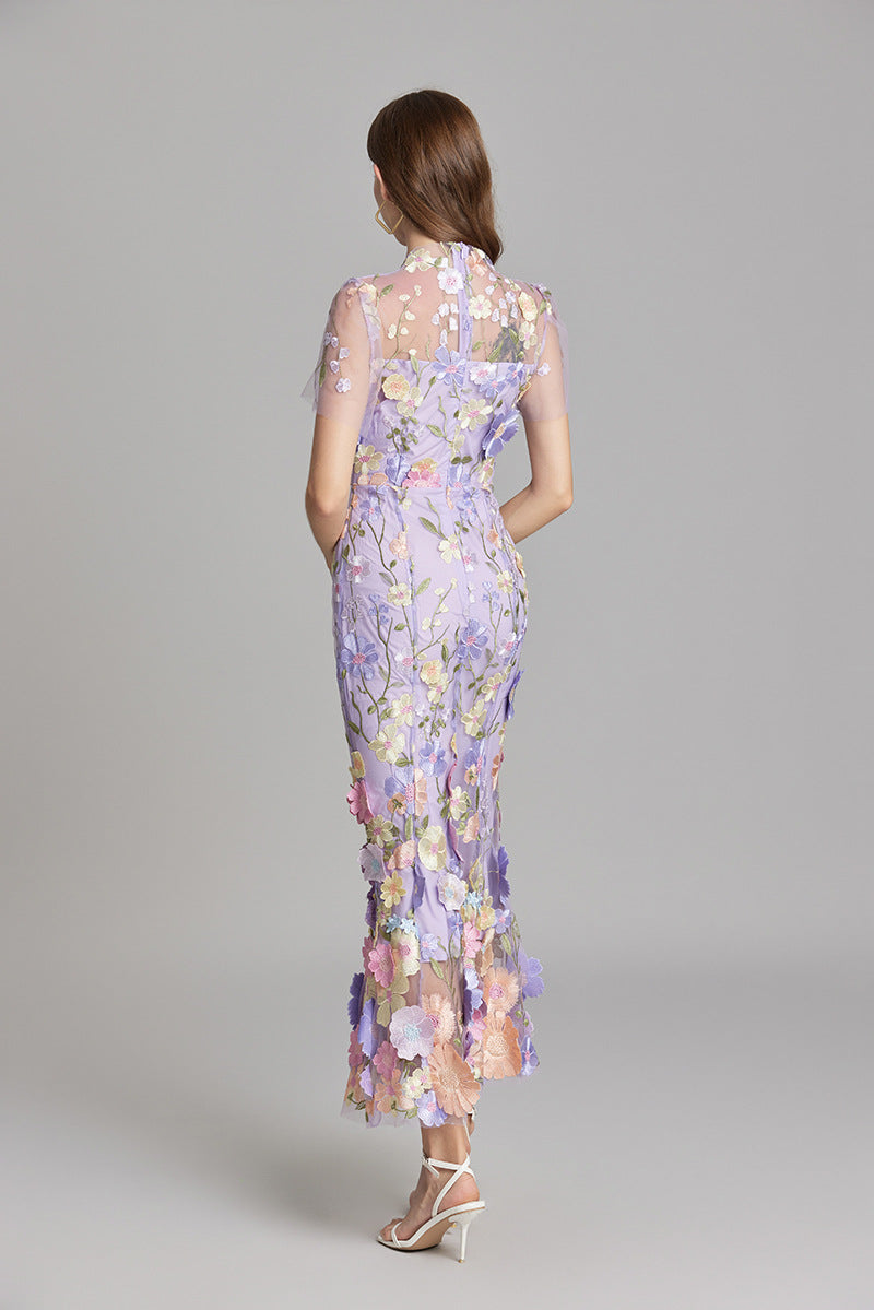 Livia | Elegant maxiklänning med blommigt mönster och transparens