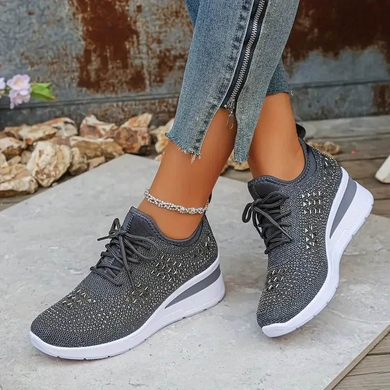 Dam Sneakers med Strass Snörning – Ortopedisk Design