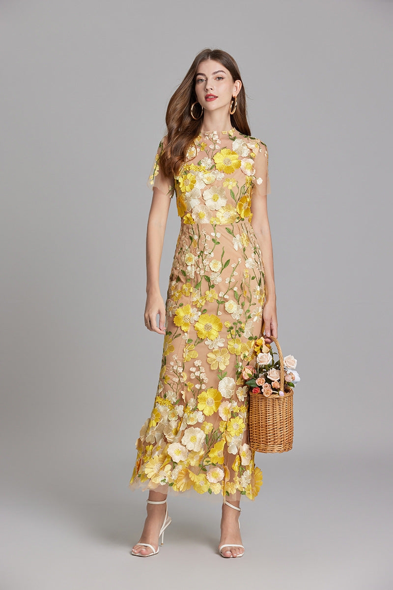 Livia | Elegant maxiklänning med blommigt mönster och transparens