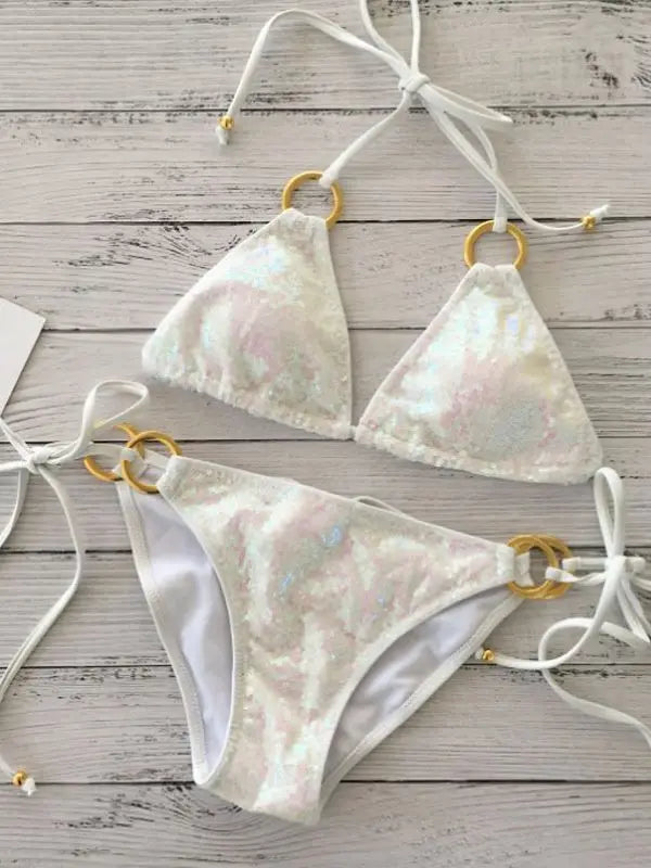 Snyggt bikini set för kvinnor med paljetter i guld och push-up bh