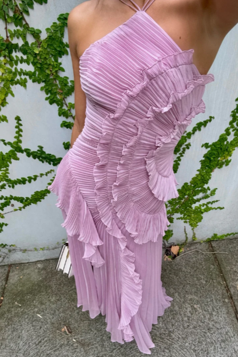 Sofia | Elegant Midiklänning med Fåll och Rynkor