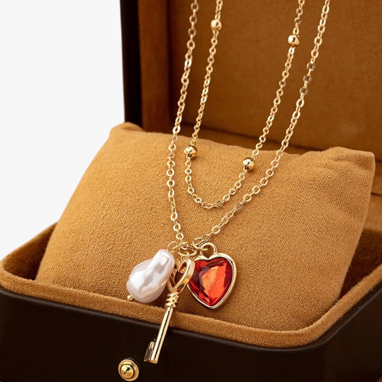 Hjerteformet Perlehalskæde - Elegance og Kærlighed i Én