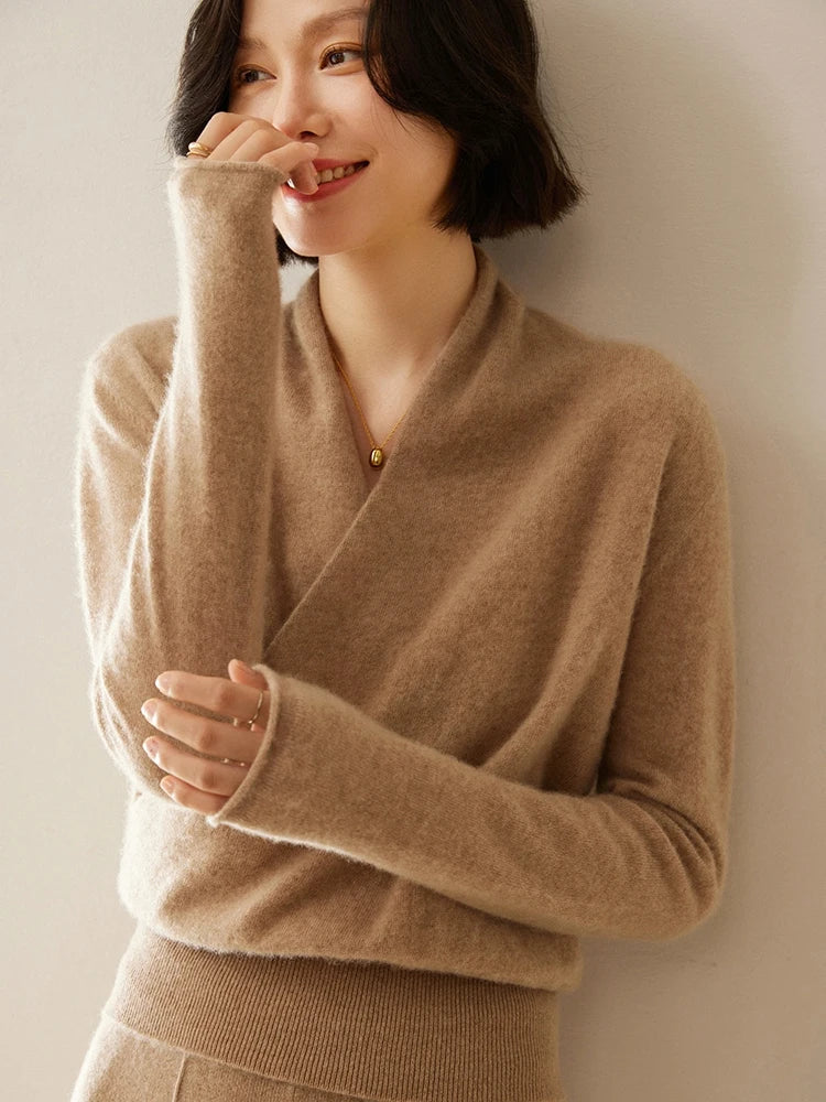 Elena | Stilren omlott-tröja med korsdesign