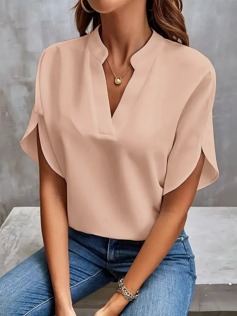 Elegant bluse med v-hals og let pasform