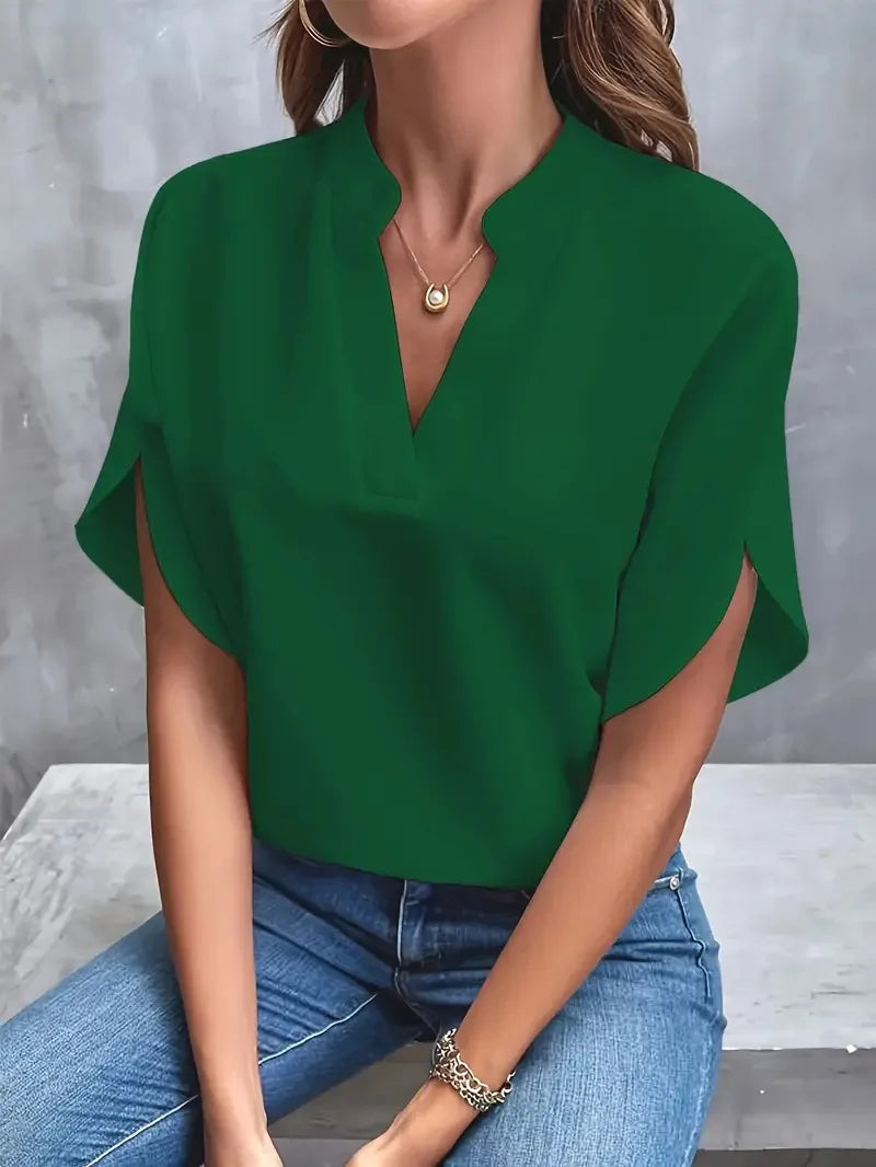 Elegant Topp med V-ringning för Kvinnor | Luftig och Stilren Design