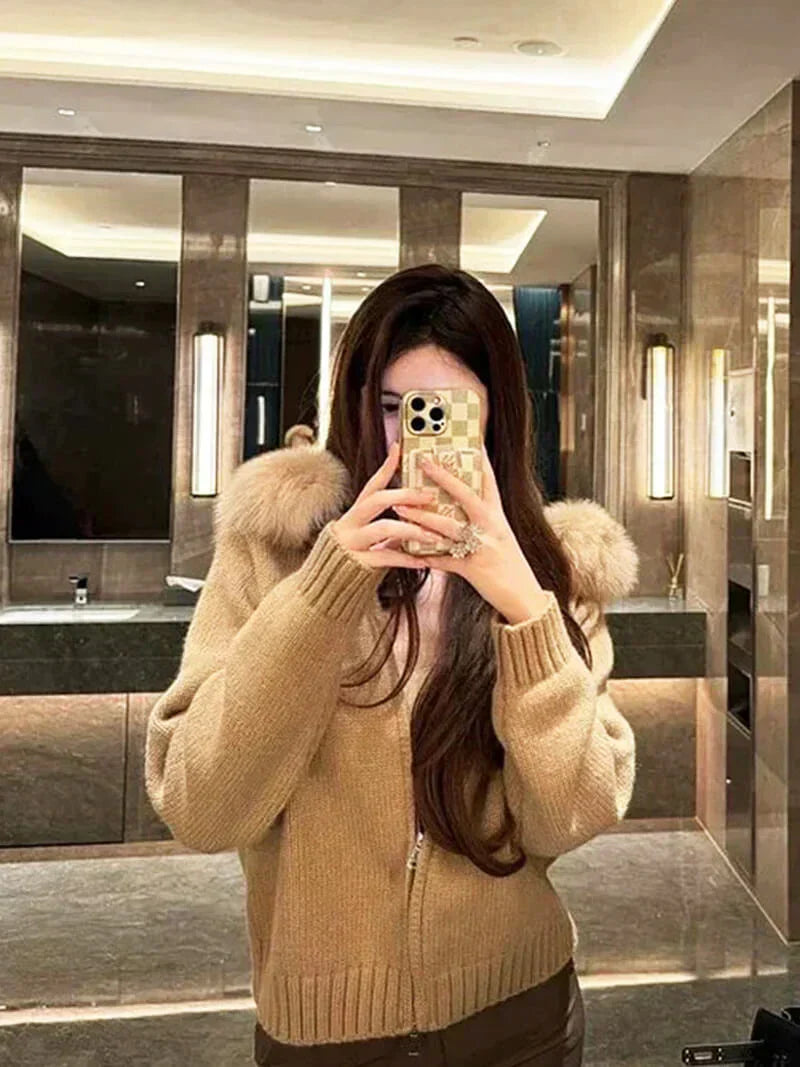 Dame strikjakke grå med hætte & kunstpels – varm vinterjakke