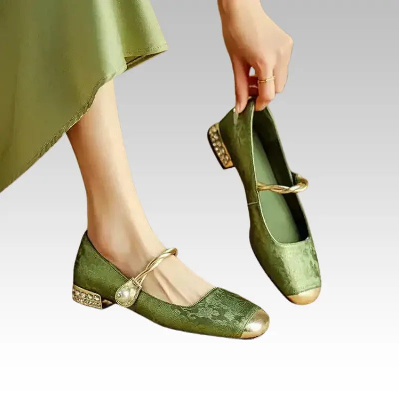 Eleganta Sommarsandaler med Bling och Vintage Charm