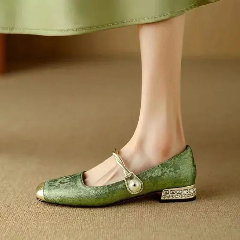Eleganta Sommarsandaler med Bling och Vintage Charm