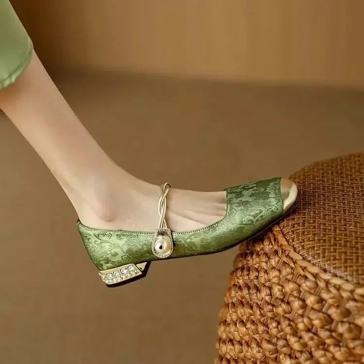 Eleganta Sommarsandaler med Bling och Vintage Charm
