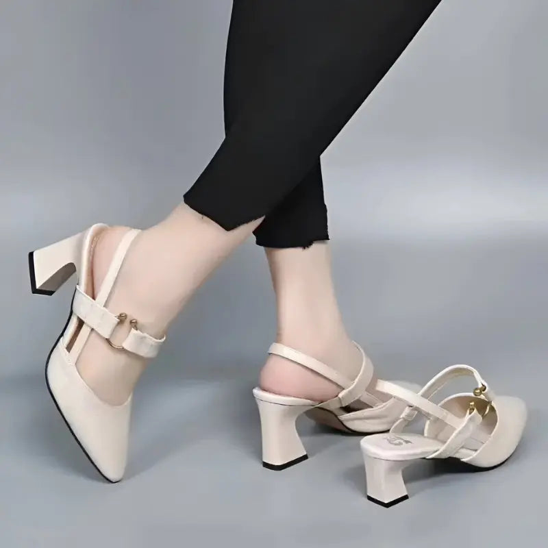 Elegant Slingback Pumps med Lyxigt Detalj