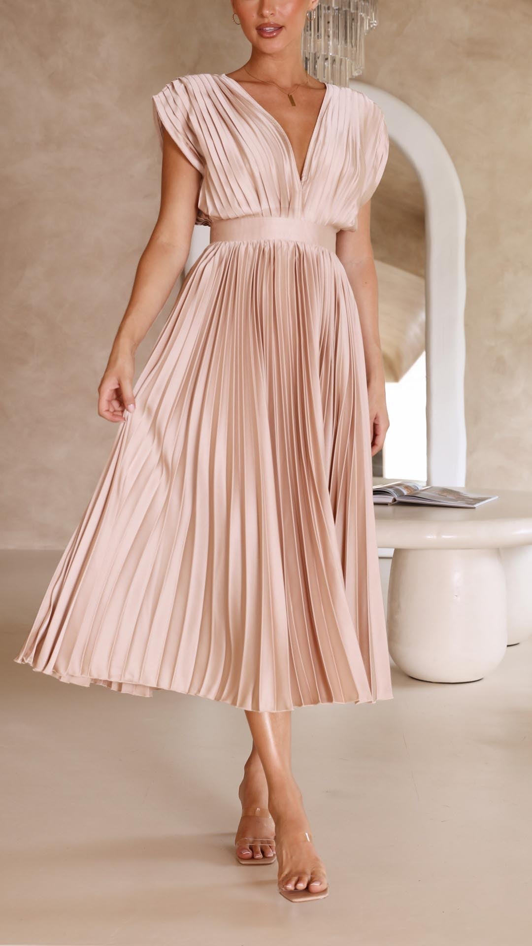 Fiona | Elegant Maxiklänning med Fåll för Sommarfester