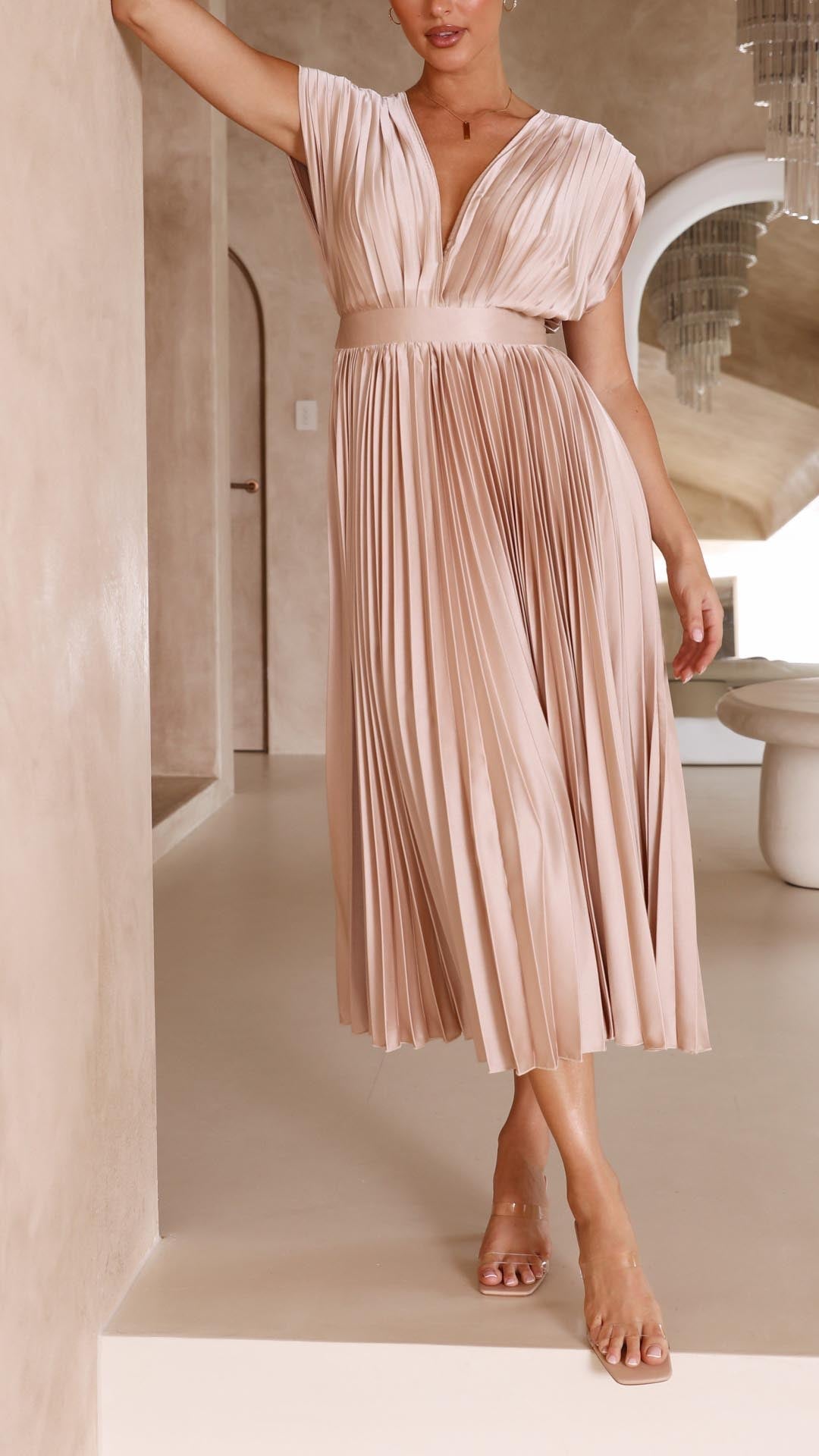 Fiona | Elegant Maxiklänning med Fåll för Sommarfester