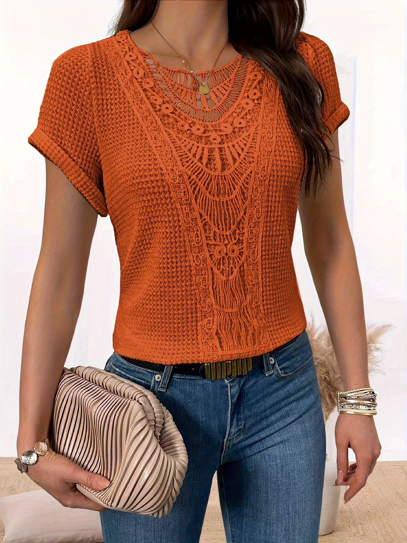 Feminint Top med Vackra Detaljer