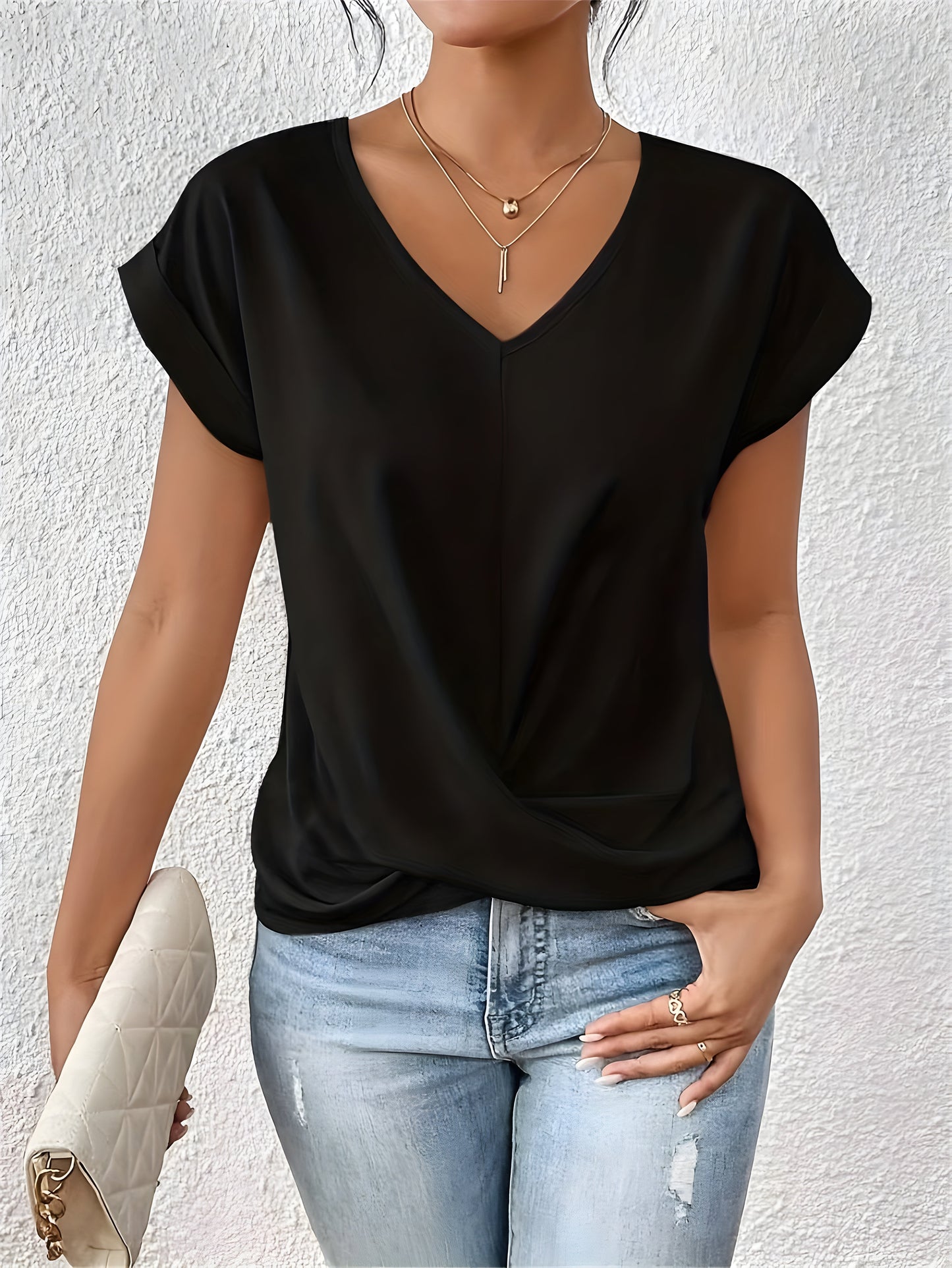 Chic V-ringad Blus med Vridning för En Smickrande Silhuett