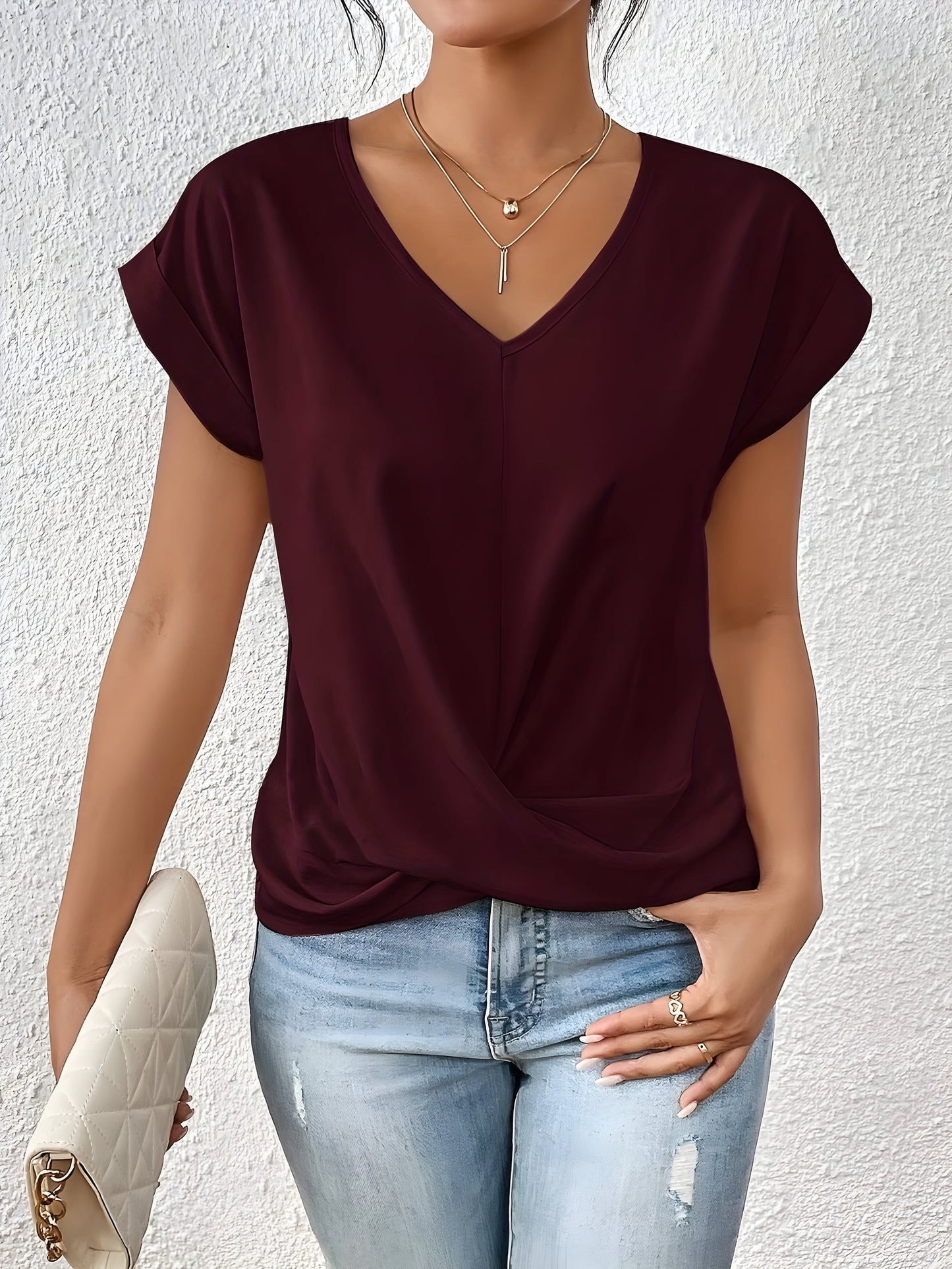 Chic V-ringad Blus med Vridning för En Smickrande Silhuett