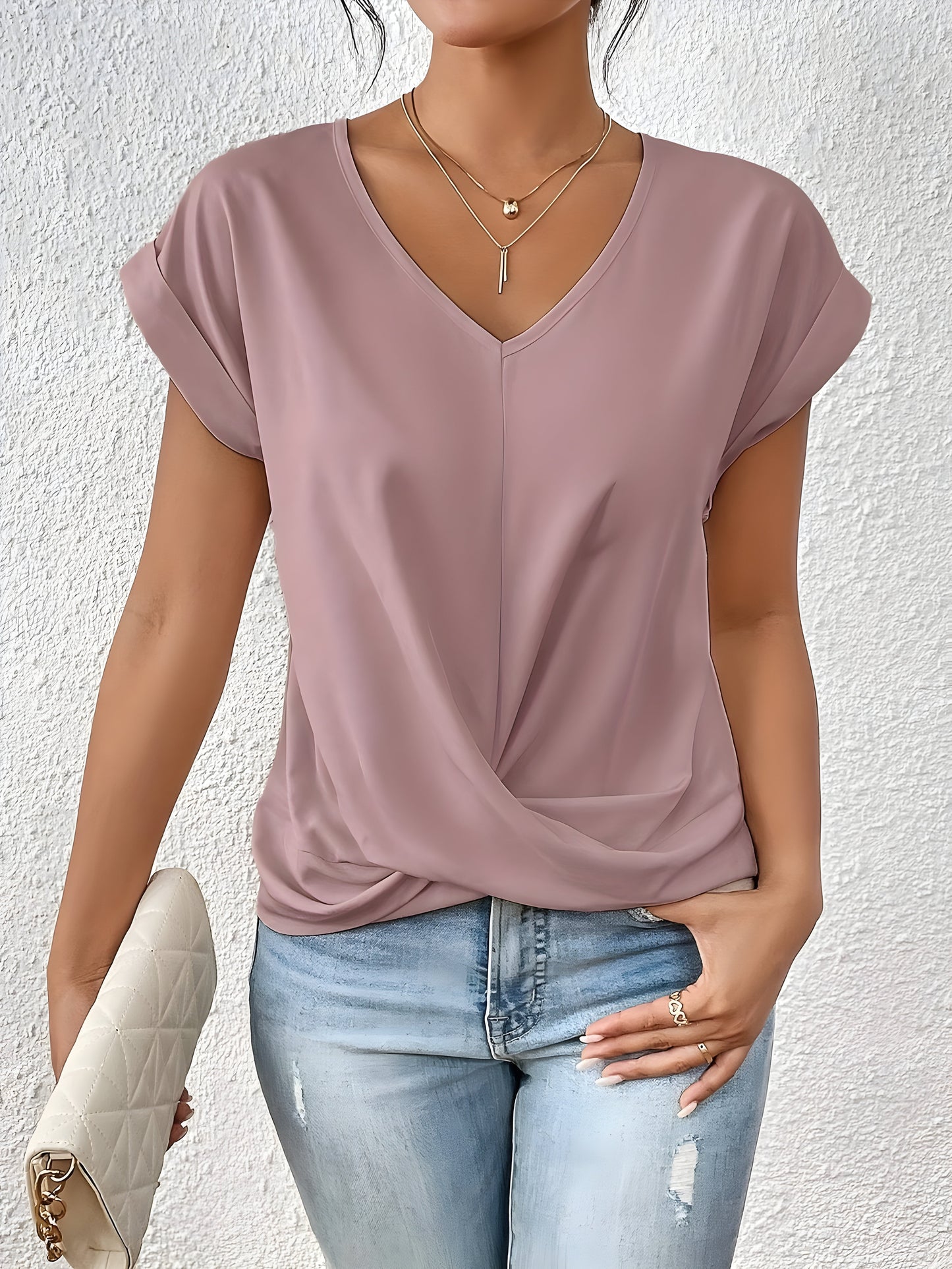 Chic V-ringad Blus med Vridning för En Smickrande Silhuett