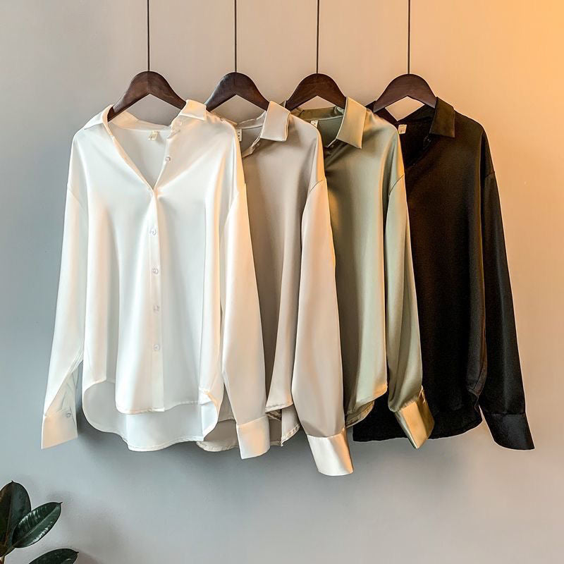 Damblus med lång ärm i satinliknande material