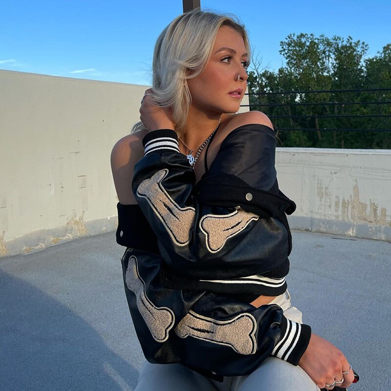 Street Smart Jakke med Unikke Broderinger
