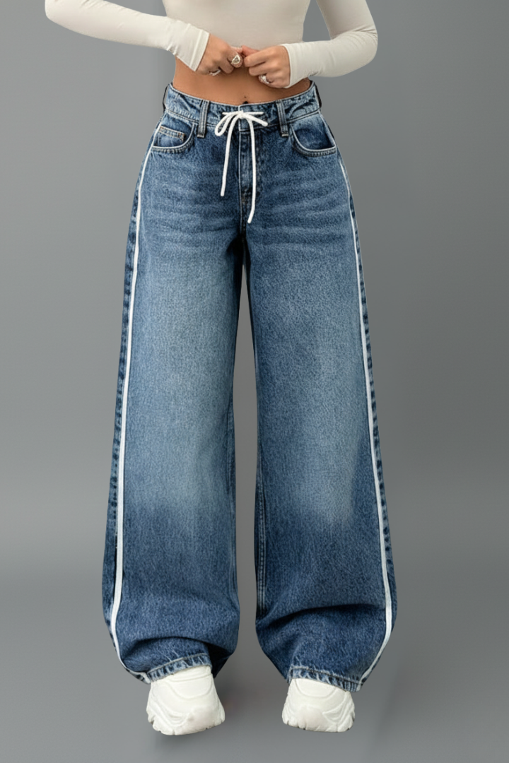 Sofia | Avslappnade Jeans med Vida Ben och Justerbar Midja