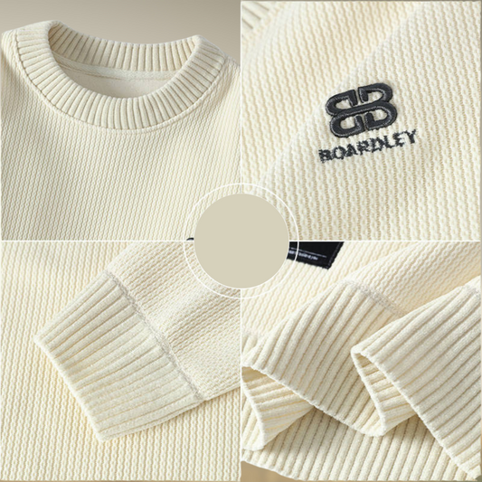 Elegant rundhalsad stickad blus med broderi