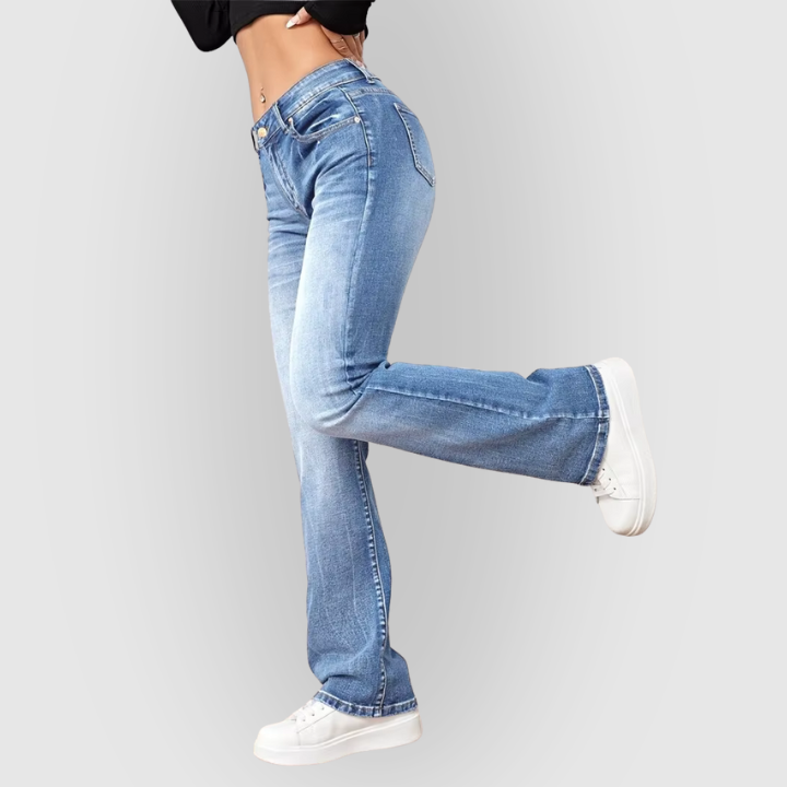 Moderne lavtaljede flare jeans i lys denim – stilfuld elegance