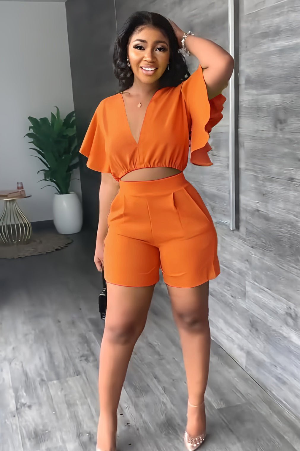 Sommarens Strålande Set för Kvinnor | Rynkade Crop-Top & Högmidjade Shorts