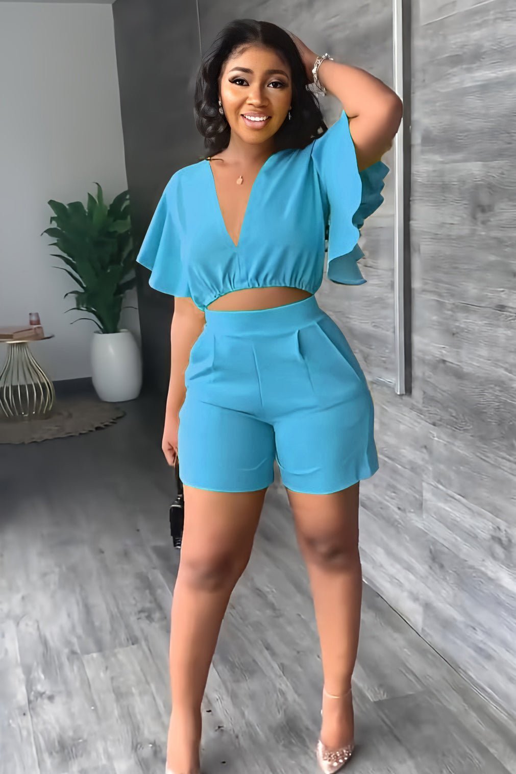 Sommarens Strålande Set för Kvinnor | Rynkade Crop-Top & Högmidjade Shorts