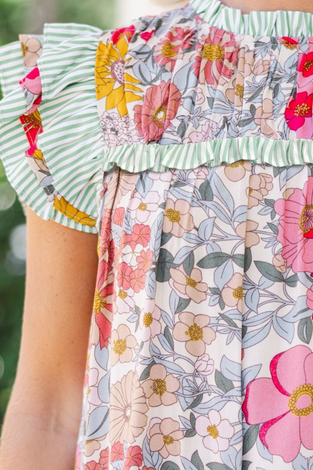 Bluse med Blomsterprint og Flæser ved Ærmeslutterne