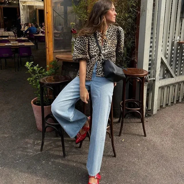 Chic Bluse med Puffærmer og Sløjfedetaljer