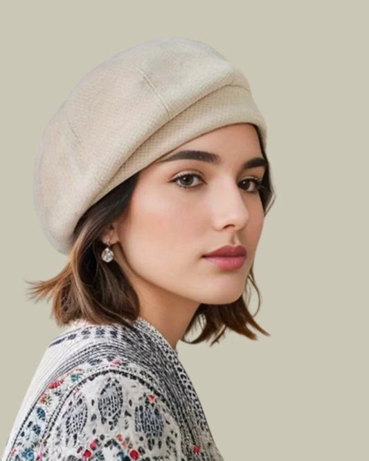 Baskerhat til damer – Klassisk hat med rundt hoved og glat overflade
